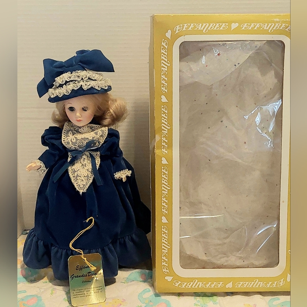 Vintage 1976 11" Plastic Effanbee Elizabeth Doll From The Grand Dame Collection